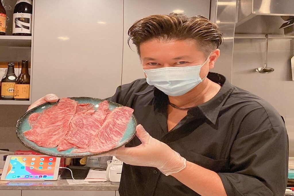 『大阪牛しゃぶの会』オーナーとお肉の写真
