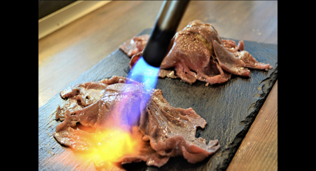 『トロ肉10秒炙り肉寿司』の画像