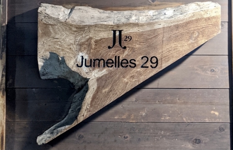 『Jumelles29（ジュメルニジュウク）』店外看板